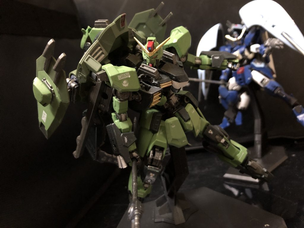 アズラエル「キミ達、そろそろ出番ですよ。マスドライバーとモルゲンレーテの工場は壊さないで下さいね。」
oyz「はっ！了解です。今回の作戦だが海中から侵攻しオーブに強襲、敵部隊を殱滅する。なお、敵機が多く対抗が予想される為、僚機を参戦させる。ファントムペインのアビスガンダム、パイロットのアウルだ。」
アウル「おーまかせってね。」
シャニ「はァ？何コイツ。」
アウル「は？オマエこそ何だよ？ボク1人でも十分なんじゃね？」
シャニ「はァ？」
oyz「おいおい2人とも、くれぐれも慎ましくな。」
アウル「あー、わかったよ。ハッ…うっかり撃っちゃったら…ごめんね？」
シャニ「はァ？お前…ウザイぜ。」
oyz「まったく...。おっとそうだ！シャニ！コレを飲んでいけ。」
シャニ「はァ？」
oyz「オ○ナミンCだ。元気ハツラツだぞ。」
シャニ「チッ、分かったよ…。」
oyz「ファイトーーーっ！」
シャニ「いっぱあーーーつ....！」
oyz「よーし、準備はいいか。それでは出撃する。いいな？」
アウル「了〜解。ボクの邪魔はしないでくれよな？」
シャニ「ウザい....。」