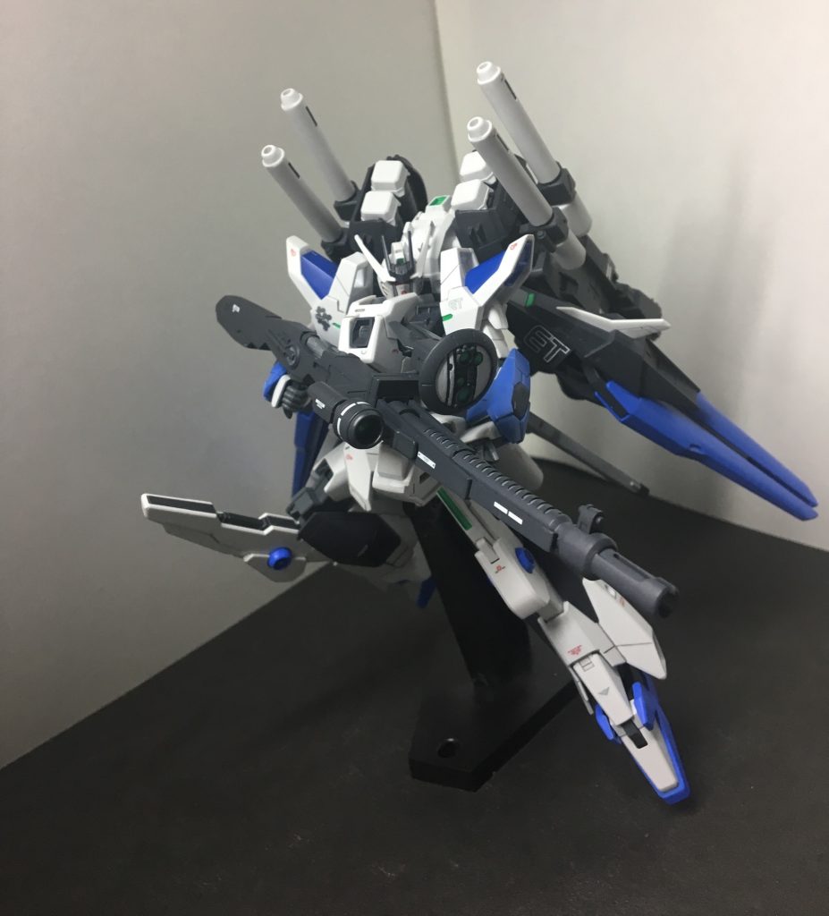 武装。
ビームスマートガン:Ex-sガンダム同様の武装、ファインのビームマシンガンとは違い今回は近距離、遠距離からでも高威力の武装を選択しました(´ω`)
ドラグーン:ファインフリーダム同様のドラグーンを装備しかし『量が多いと操作性で難点が出る』ということで数を最低限数の4つまで減少。
レールガン:ストライクフリーダムのものを流用。
リフレクターインコム:新たに装備した武装。ドラグーンとはまた違うオールレンジ攻撃が可能『個人的に操作性が良い』とのこと笑
背部ビームカノン:Ex-sのブースター装備により流用。威力もあり、命中精度が高いのが利点。