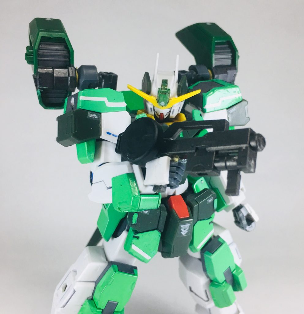 メイン武装のランスユニット。
ランスを外すと、サブマシンガンに。
実弾兵器ではありますが、基本は撃たない……。
乗り手のこだわり!