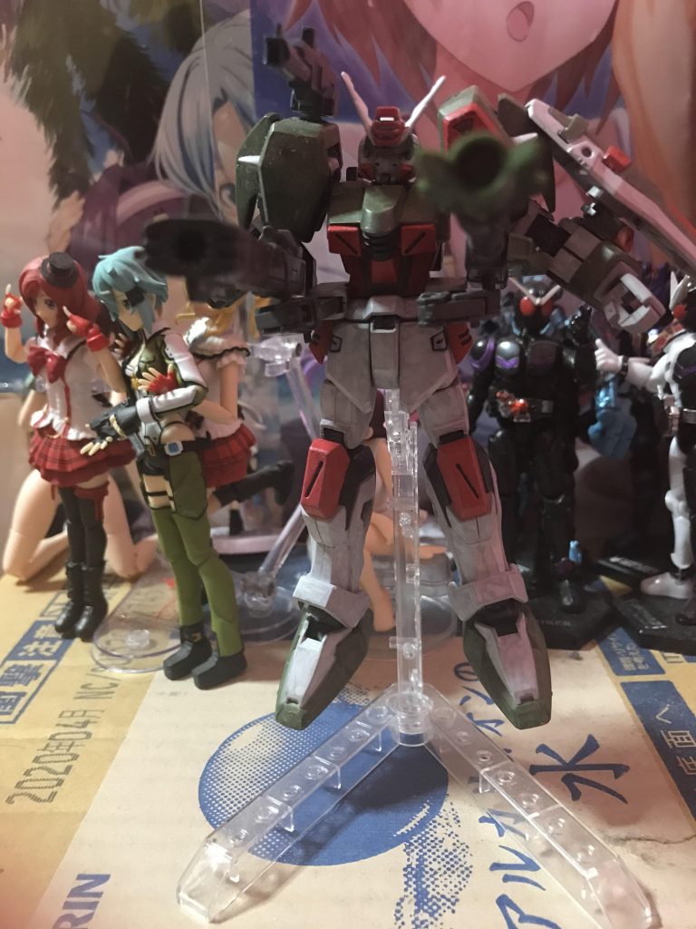 今回のバスターガンダムは、腕をデュエルガンダムにして胴体をヴェルデバスターガンダムにしてあります。あとガンダムマーカーで全部塗装してあります。