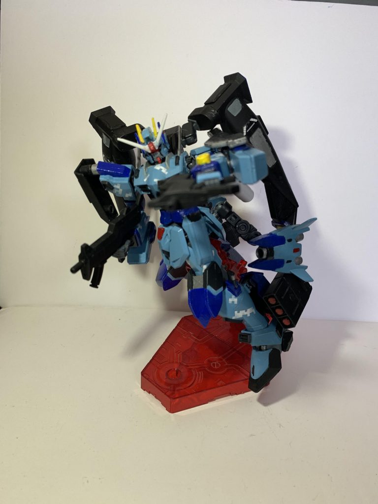 サブマシンガンは2丁にしたかった為、ハイペリオンのビームサブマシンガンではなくマンロディの物を使用。小型の為取り回しがいい。