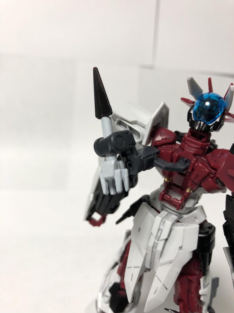 キットのパーツに色々加工して
作ったビームサーベルを懸架可能
このアームがXコネクト時の接続パーツになります