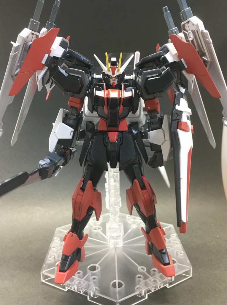 ダブルオーダイバーの足と胴体、ストライクガンダムの腰、腕、顔をミキシングしました。
バックパックはエールストライカーパックにメガライドランチャーのブースターを付けました。