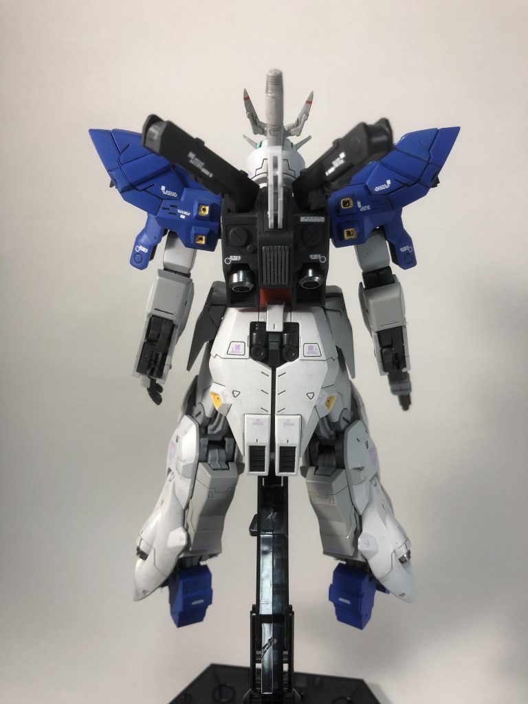 後ろ姿。サザビー感が一番色濃いところです。