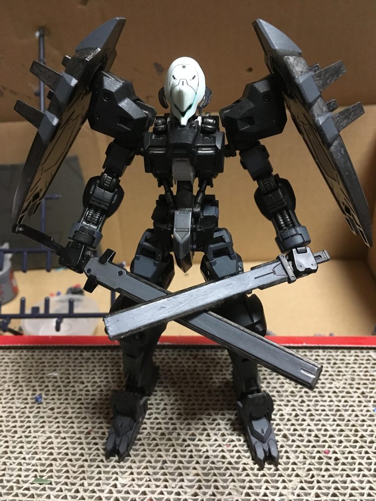 武装はこの2本(と言いつつ大1本の小2本の計3本)全て剣先が平らなエクスキューションソード仕様
状況によりけりですが、大が主に対MAで小が対MSとして運用されてます。