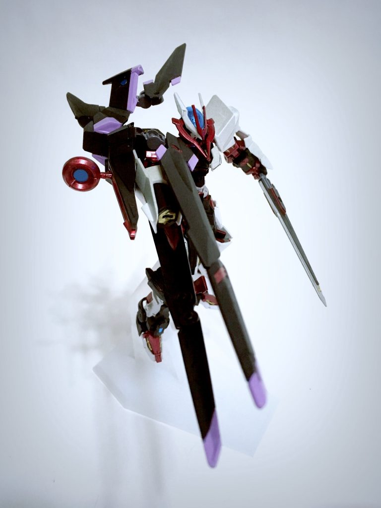 ノーネイムのBスマートガンモード。右腕ガントレットの砲口から発射されるビームをユニットにより増幅、強化して撃ち出す。