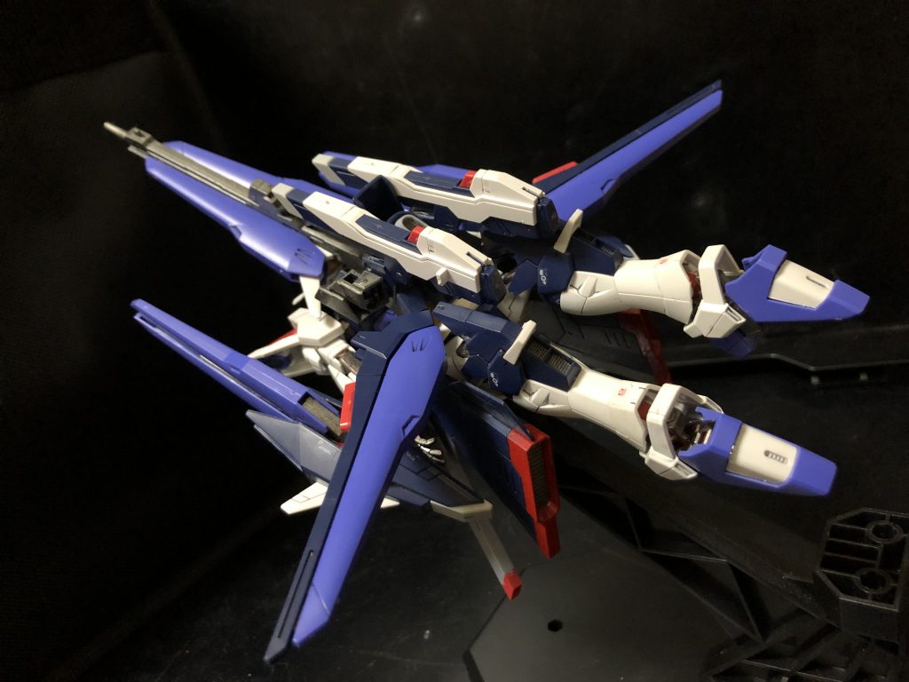 −オーブ国防本部−
カガリ「キラ！来てくれたのか！待っていたぞ！我々と一緒に戦ってくれるって本当なんだな！？」
キラ「イヤ...。働きたくないんだけど...。」
カガリ「ん？何か言ったか？キラ、おまえには国防遊撃部隊隊長をやってもらいたい。今、オーブは地球連合にムリな請求を受けているんだ。」
キラ「ムリな請求って？」
カガリ「地球連合の反コーディネイター組織ブルーコスモスのアズラエルが、“蒼き清浄なる世界”をキャッチコピーにしてコーディネイター全滅させるつもりなんだ。我らオーブにも協力させるつもりなんだ。我々は中立国として、そんな事に協力するつもりはない！」
キラ「あー、アズラエルか。懐かしいなあ。」
カガリ「キラ！？知っているのか！！？」
キラ「うん。小学校の頃にね。昔、アズラエルの彼女だった娘が、僕に心変わりしちゃってね、アズラエルがいちゃもん付けてきたもんだから、ちょっとやっつけちゃって。」
カガリ「キラ、おまえ...！」
キラ「その時に、『やめてよね。本気で喧嘩したら、アズラエルが僕に敵うはずないだろ』って言っちゃったけど、あれ以来コーディネイター嫌いになったみたいだね。」
カガリ「キラ、おまえが元凶なんじゃないのか.....？」
キラ「そうかな？よくある事じゃないかな。」
カガリ「キラ、おまえ.....！！まあ、今はそんな事を言ってる場合じゃない。おまえの部下にムラサメ小隊をつける。上手く指導してやってくれ！」
キラ「えー？いきなり管理職？働きたくないんだけどなあ。」
カガリ「紹介するよ、ムラサメ小隊だ。」
アサギ「貴方がキラ君？私はムラサメ小隊隊長のアサギです。」
ジュリ「キラ君、あなたとなら安心して戦えるわね。期待してるわ！」
マユラ「あなたがキラ君ね！かわいい〜っ！キラ君、何かあったら私を守ってね！よろしくね。」
キラ「あ....なんかヤル気出て来たかも...。」
カガリ「お？そうか！じゃあ宜しく頼むな、キラ！」