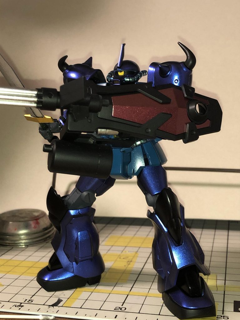 シールドは赤が良いという事で赤に。
下地による色の変化を一緒に考え、暗めの赤に。