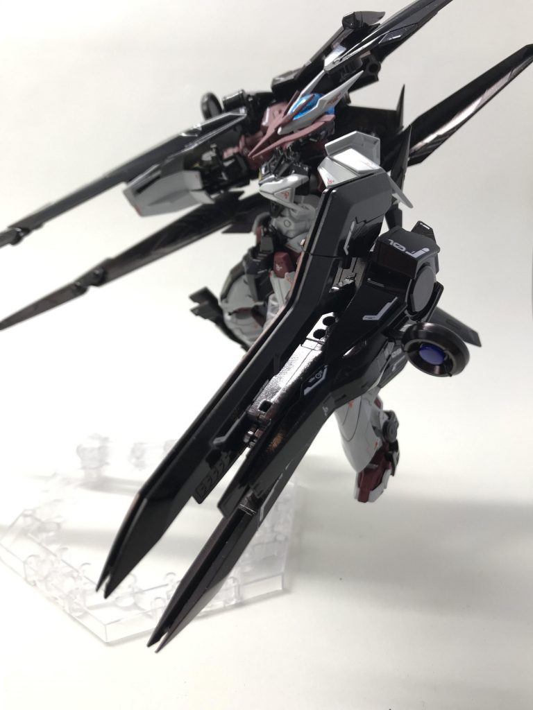 ブレイドドラグーンの中では唯一ビーム砲が搭載されており、Bスマートガンとも合わせることも可能。
重くて腕がちぎれそう…