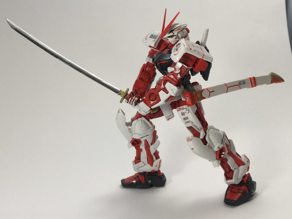 更に右足を踏み込みながら、両手で斬り下ろし