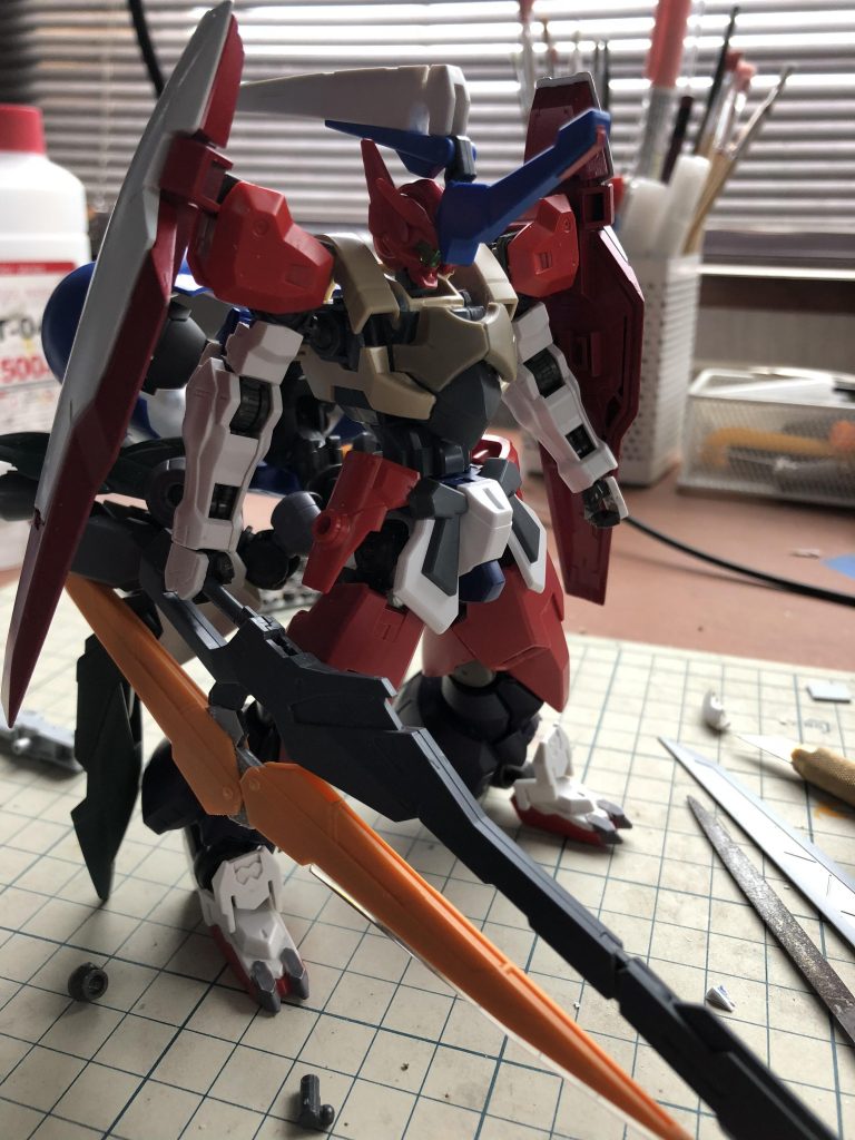 塗装前の状態。腕部の袖の様なパーツは直前になって追加しました。