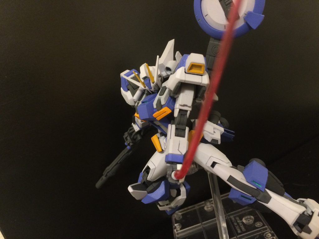 主な武装はアグニ改とビームサーベル2本
アグニ改は横のグリップが取り外され、ストライカーパックに接続する事で機体がトリガーを引かないで撃てるように改造されている