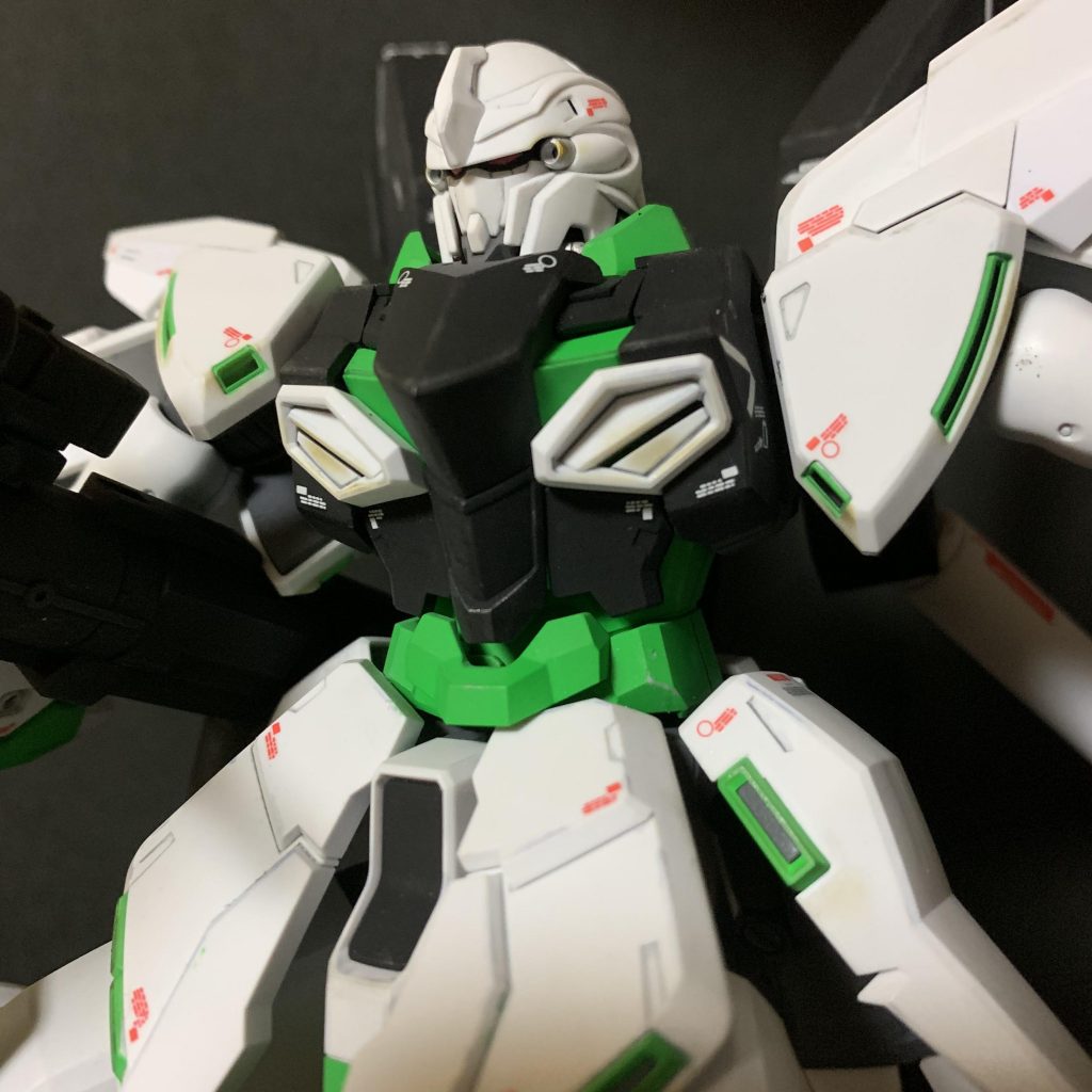 マットブラック部分はシルバーでドライブラシを入れました。