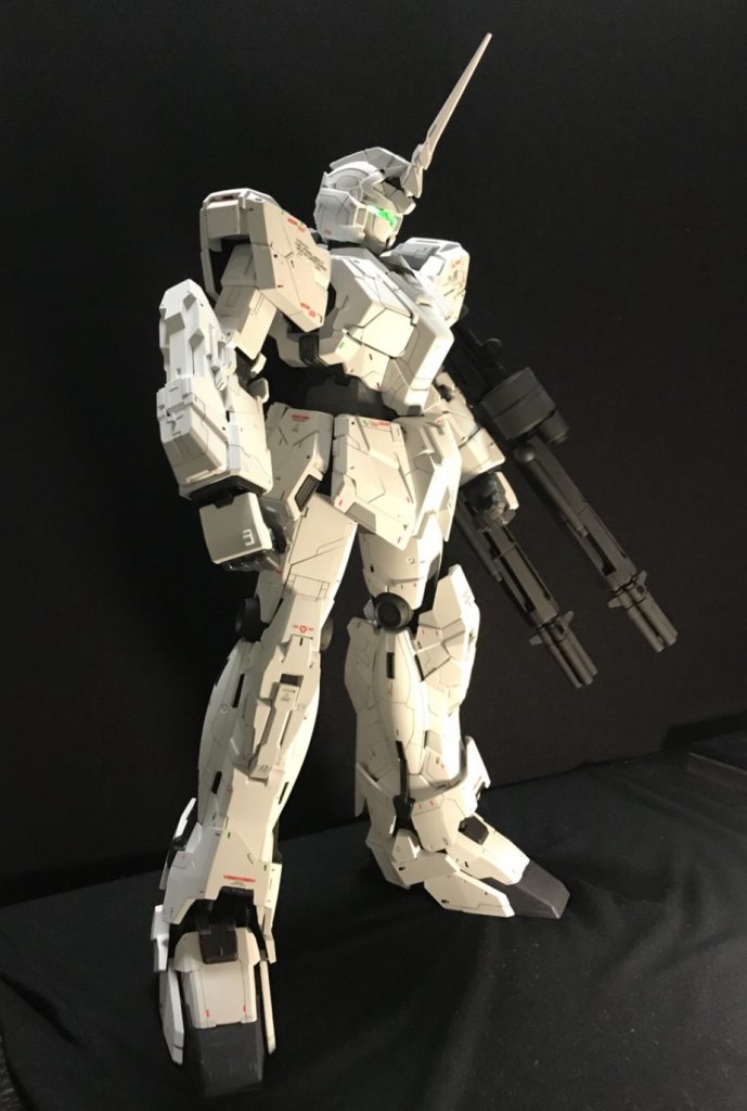 カメラアイは透明UVレジンにて作製