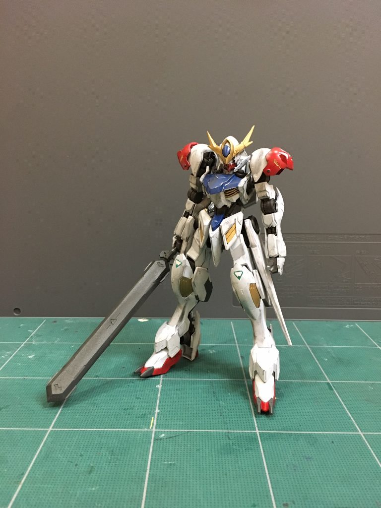 全体像です、制作途中の写真なので足の一部をシールで誤魔化しています。
