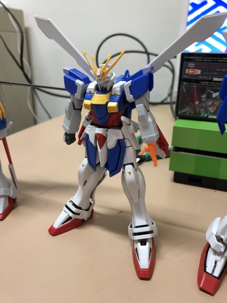 ゴッドは肩の赤色が無くなったことによりやや落ち着いた色合いに。