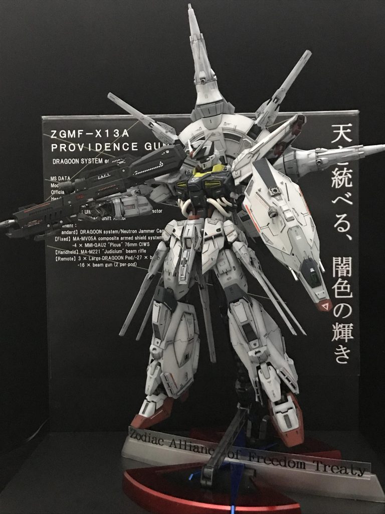 クロスベース台座をそのまま背景に利用しました。
タイトルと機体データを表示しています。