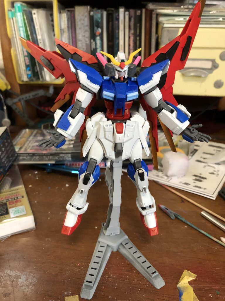 ## 塗装
基本的にガンダムマーカーエアブラシです。
青はブルー
水色はデスティニーマーカーのライトブルー
関節はグレー
アンテナはイエロー
白は普通のホワイト
黒も普通のブラック
赤も普通のレッド
バーニアなどはシャインシルバー
クリアパーツはメタリックオレンジです
武器とエフェクトはメタリックブルー
ビームは蛍光ピンクです。
元々は黒、シルバー、金の禍々しい感じにしようとしたのですが、やっぱデスティニーはトリコロールで禍々しくないと!という結論に落ち着きました笑笑