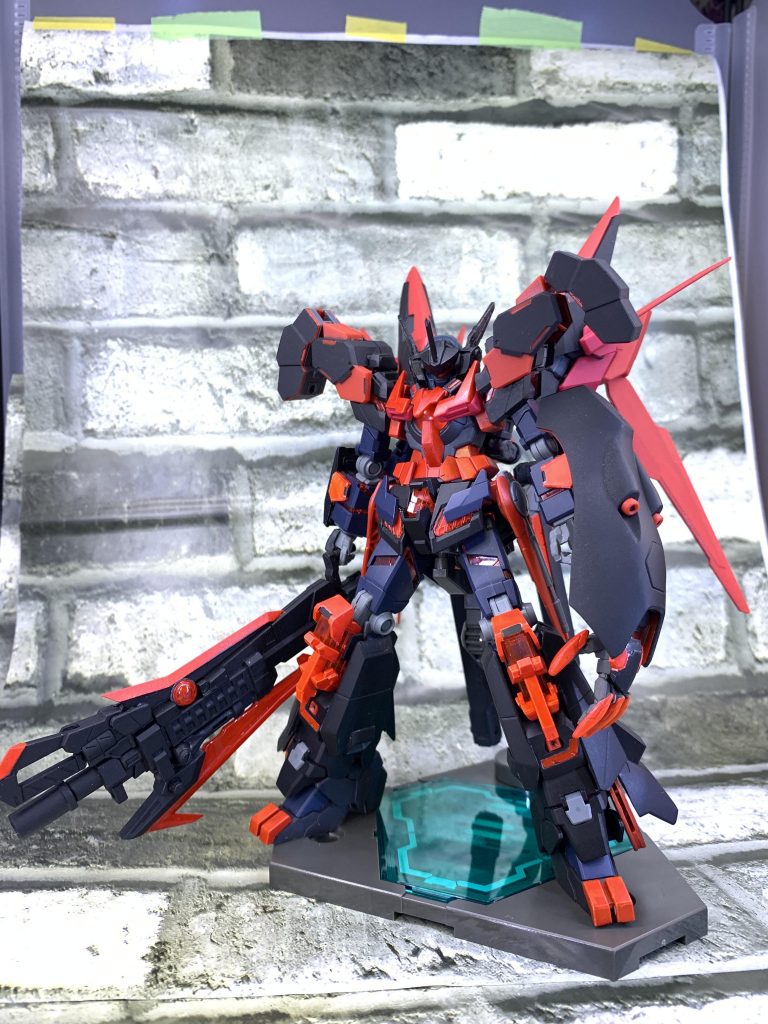 バインダーは本体から切り離し、腕部に接続して近接格闘モードやシールドとしての使用も