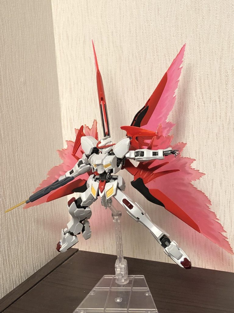 なおこのこのユニットから出るビームエネルギーは推進力にも変換可能で高速で移動も可能ですがビームは撃てません