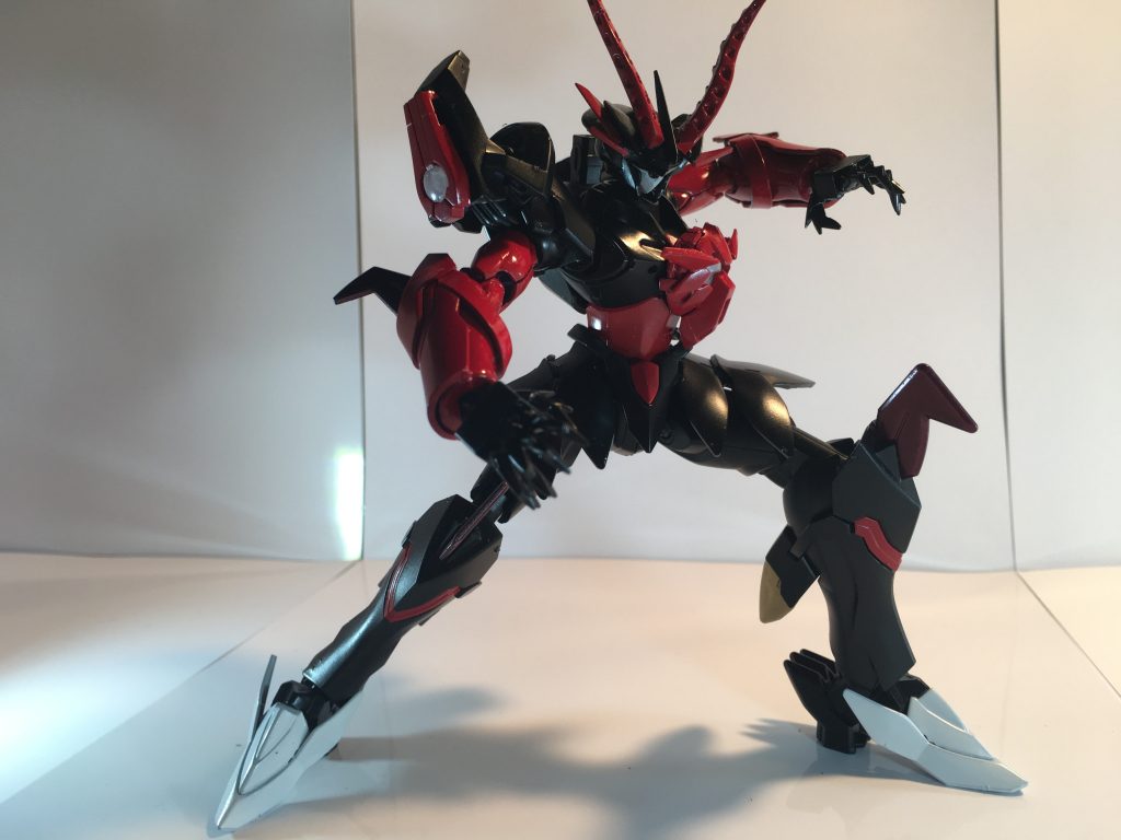 初級
ブレイクデカールの学習進化、自己修復機能を有している、武器は持っておらず徒手空拳で暴れるように攻撃してくる。
攻撃力、スピードは高めに設定されているが、攻撃頻度、攻撃パターンは多くないので、初心者であっても挑戦を繰り返せば攻略は容易である。