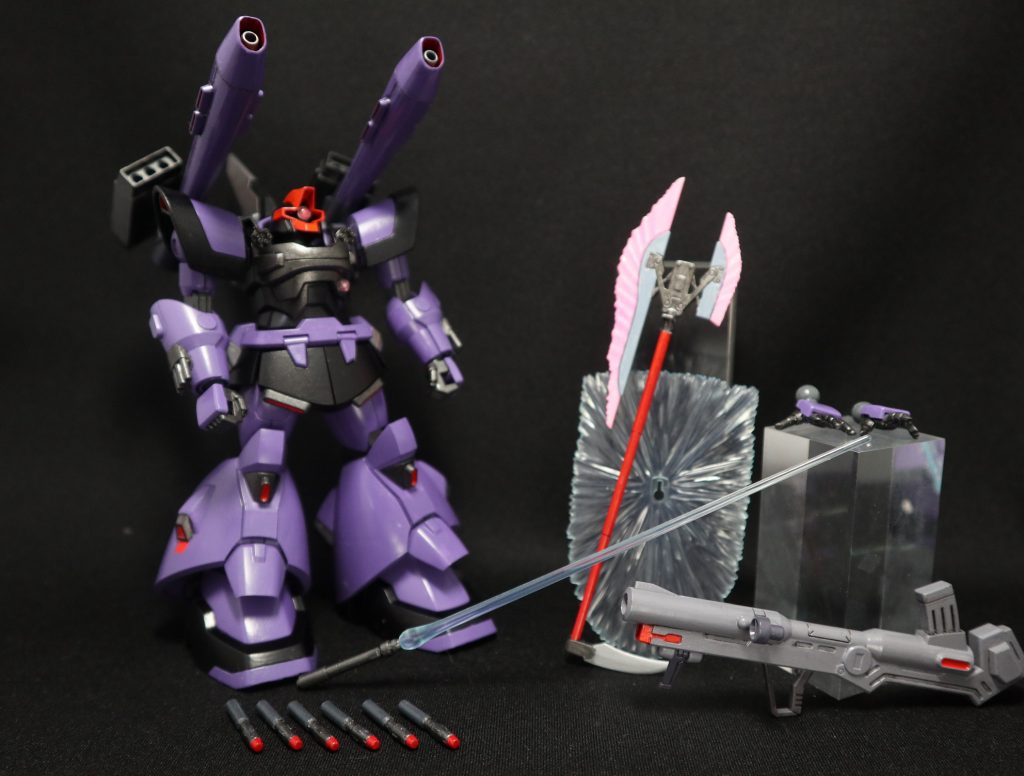 スタティックディスプレイ
1/144コレクションシリーズのスラッシュザクファントムからアックスと昔の武器セットのミサイルポッドをキャノンに追加装備してます。