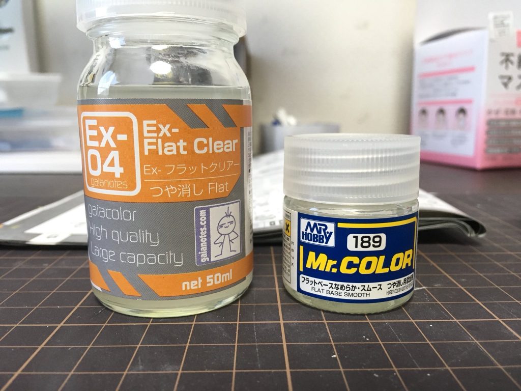 つや消しはこの2本を混ぜたものを使用。