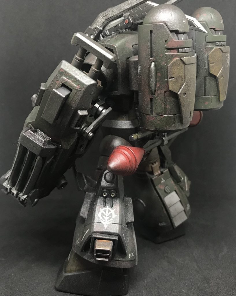 脚部追加スラスターはハイザックの物にビルダーズパーツのMSスラスターの組み合わせです。