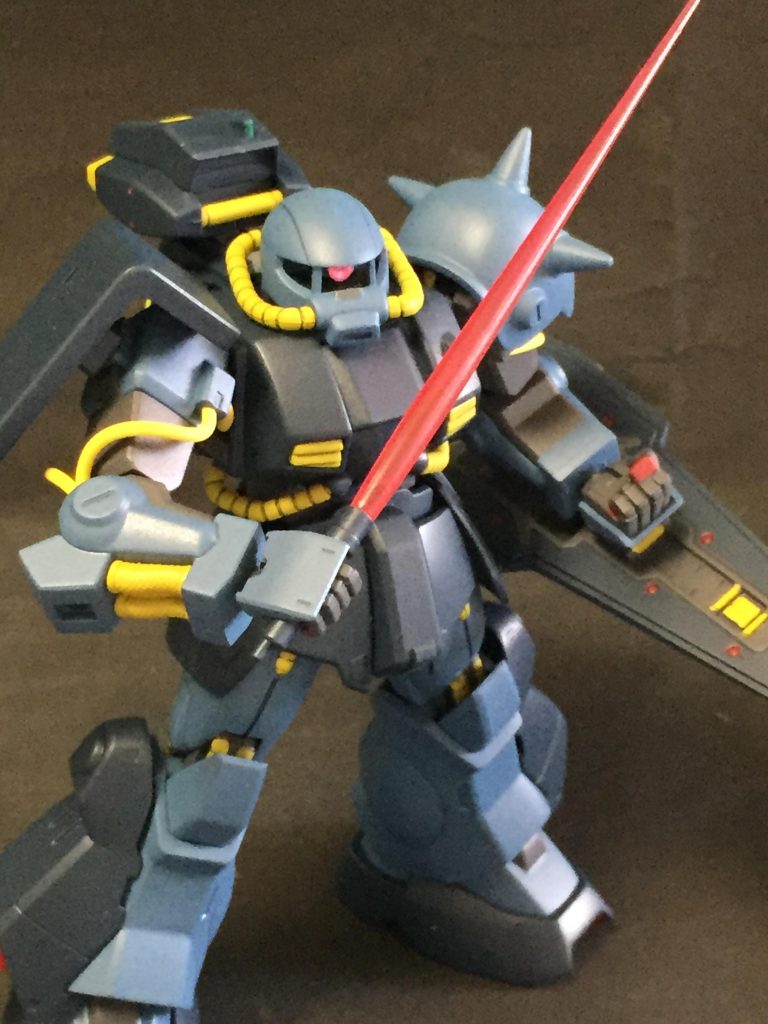 最後にシールドブースターを装備しているところとビームサーベルを構えたところ.ヒロイックな感じになってステキ…(´✪ω✪`)