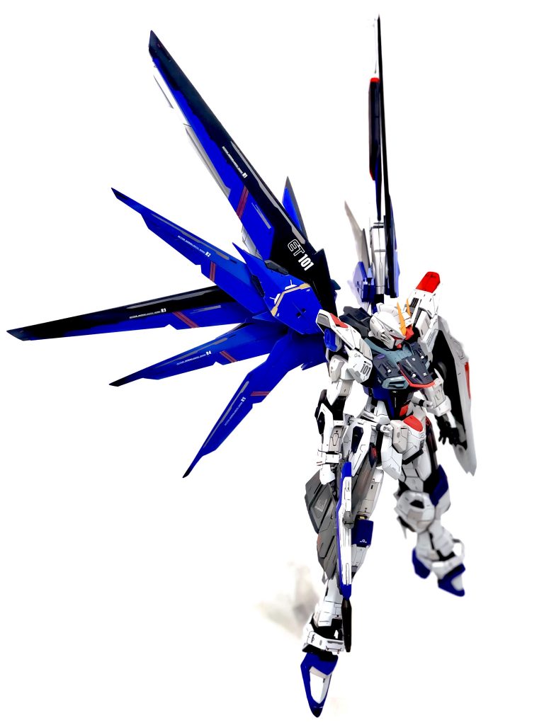 俯瞰より

ウイングを始め全パーツを表面処理した事でメリハリのある仕上がりになったかと思います
もちろんシャープ化も忘れてません（笑）
ちなみにコックピットハッチ＆足パーツはMGジャスティスと差し替えています