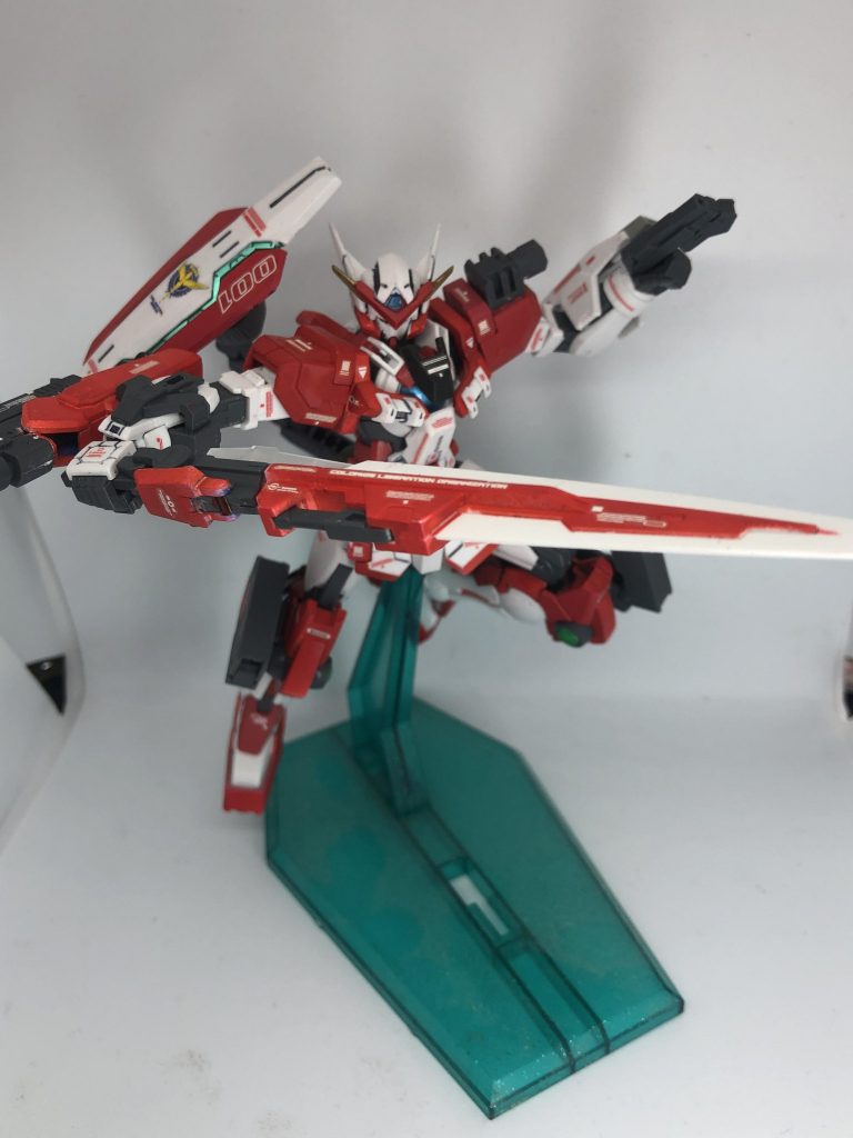 GN、Iフィールドなどの装備に対応するために実体剣であるGNソードⅡロングの射撃能力を喪失させる事で格闘に特化した。