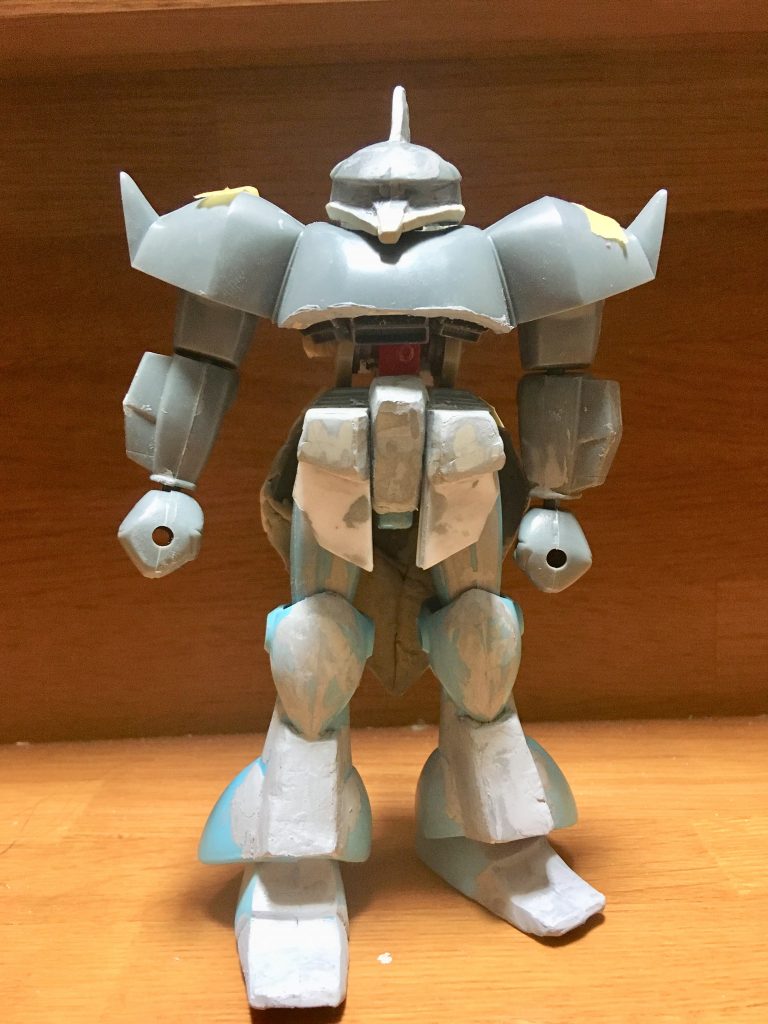 改造箇所をプラパテを使いながら、整形、さらに胴体も剥き出しの状態を再現してみました。