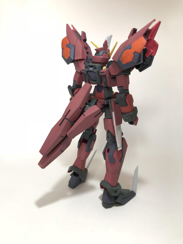 背面にはGNドライブと5つのシールドドラグーン