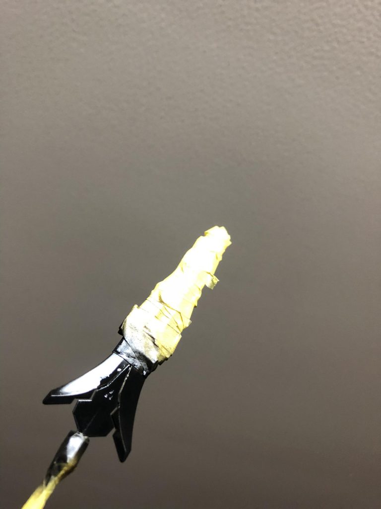 一番苦労したガングニールです
本来のトランジェントグレイシャーのランスの刃部分はクリア紫一色だったのでマスキングテープを使いました。