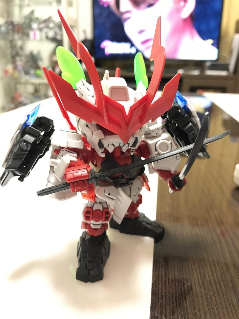 ビギニングのパーツを頭と腰に付けました