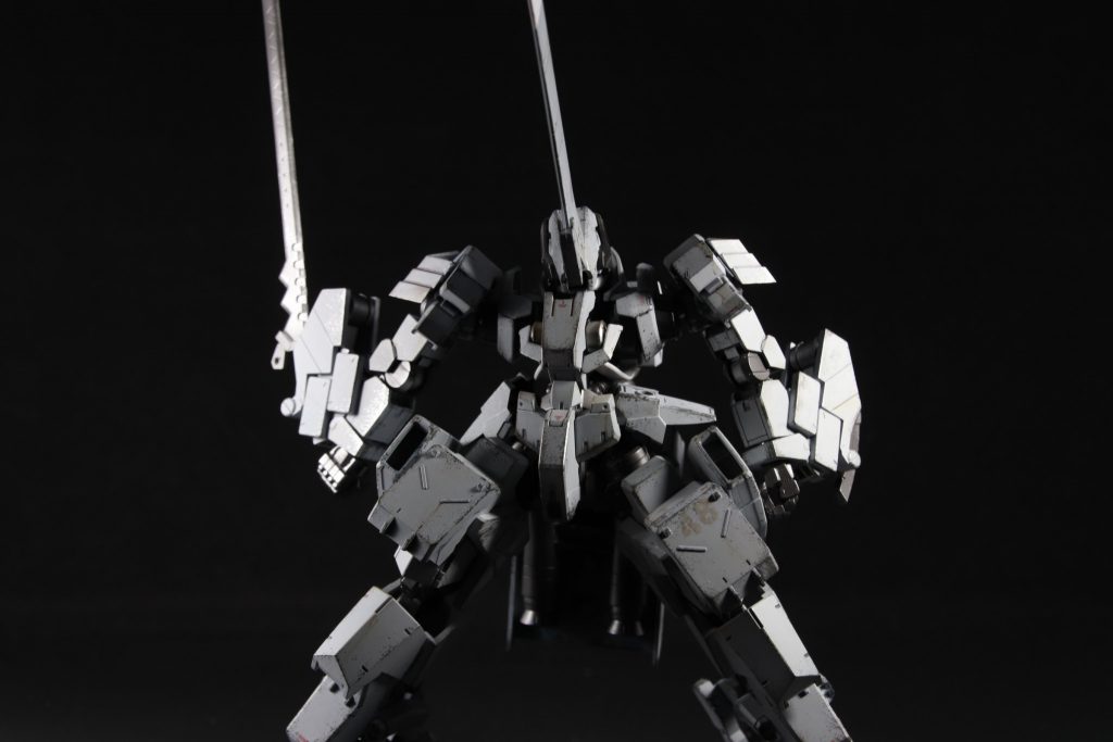 ブーレードはサブアームにより展開