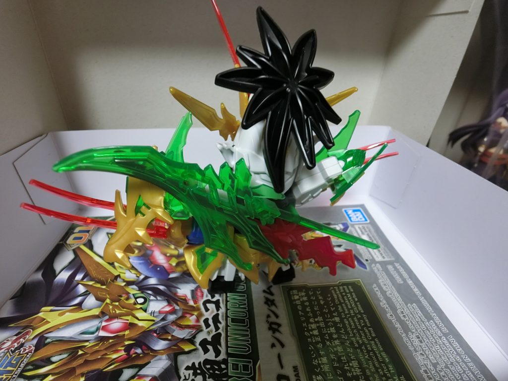 背中から。この収納方法は作ってるときに「あれ?」って思ってやってみたら何とかなった。むりくりなのは仕方ない