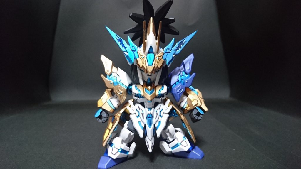 ○前面
前述の通り、ANA版を意識したカラーリングにしています。
元々クリアパーツだった部分と角にはスーパークリアー光沢、それ以外には艶消しを付加しています。
成形色が白のパーツも艶消しのみです。