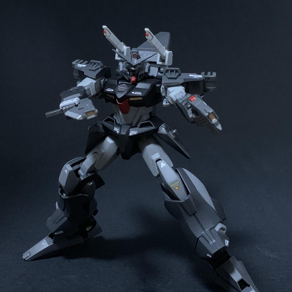 腰部にマウントしたビームハンドガン。
主に接近戦で威力を発揮する。