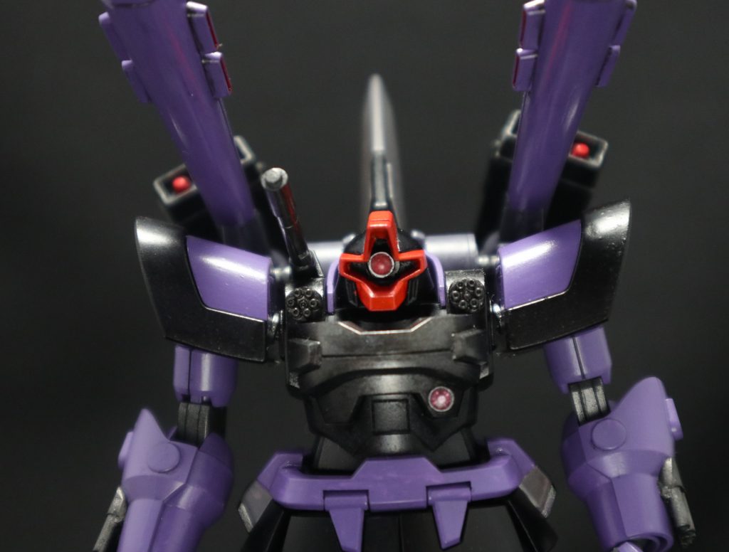 バストアップ。モノアイはボールジョイント(小)を仕込んでるのでよく稼働します。
スクリーミングニンバスには、シルバー下地にクリアパーツのランナーを加工して差し込んでます。