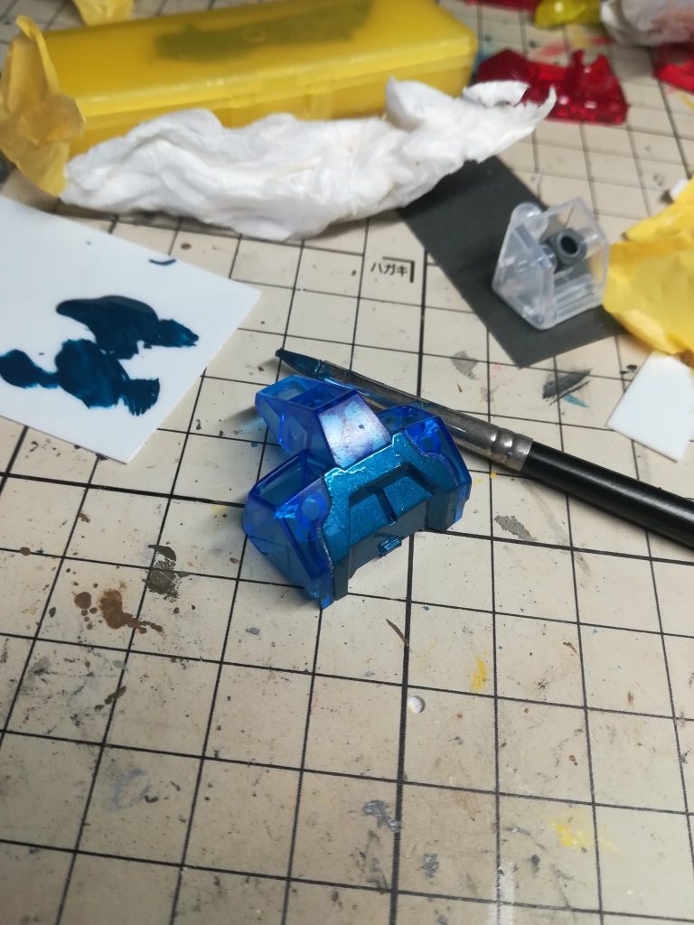 胸だけエナメルのメタリックブルーです
深い色がお気に入り