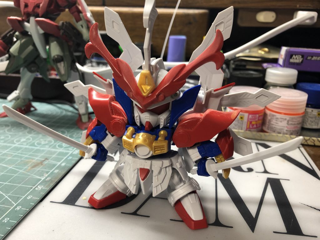 組んだけの状態です
頭、両肩、両腕を武者號斗丸に取り付けました