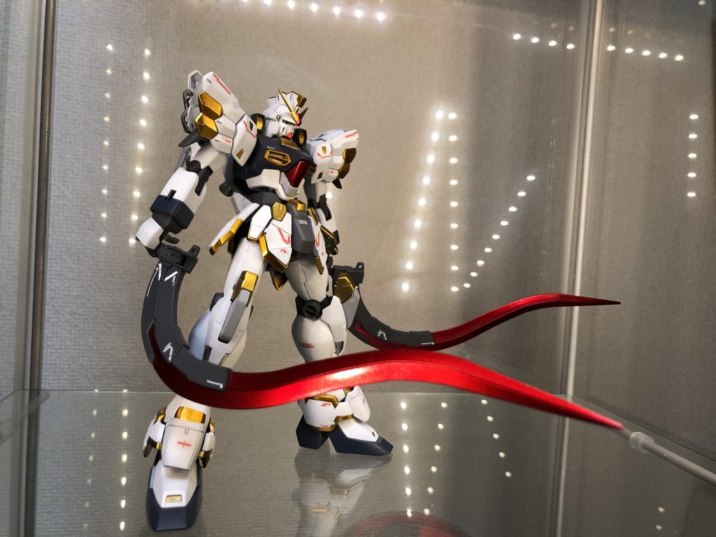 ヒートショーテルの形状が特殊なのでアクションシーンよりこういうポーズの方が似合います