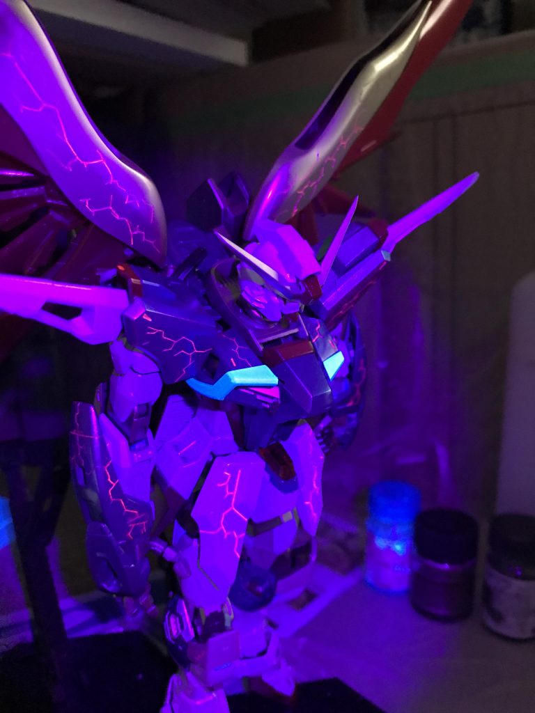 蛍光ピンクで墨入れしているのでこのような状態になります