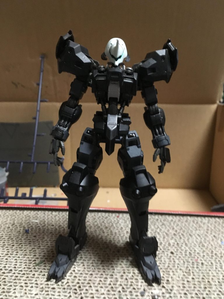 真正面からだとガニ股っぽく見えちゃうひざパーツ