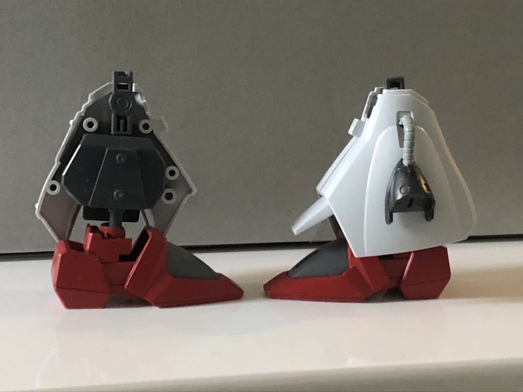 見立て案④
最終的な写真が撮れていなかったため代用品になりますが、
太ももはフォビドゥン、脚はフライルーだとどうしても膝関節の接続がうまく行きません。
なので、フライルーのフレームに3mm穴を設け、関節代わりにボールジョイントを入れ込みました。