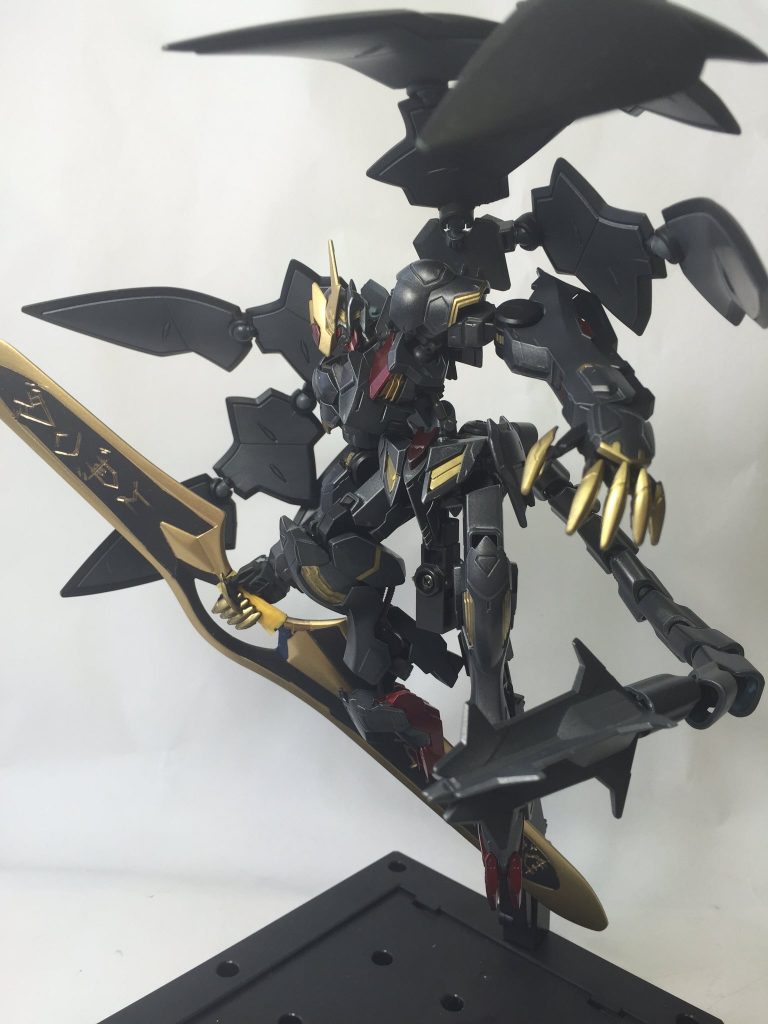 専用の大剣。裁きの神剣リ･ジェネシスがモチーフ