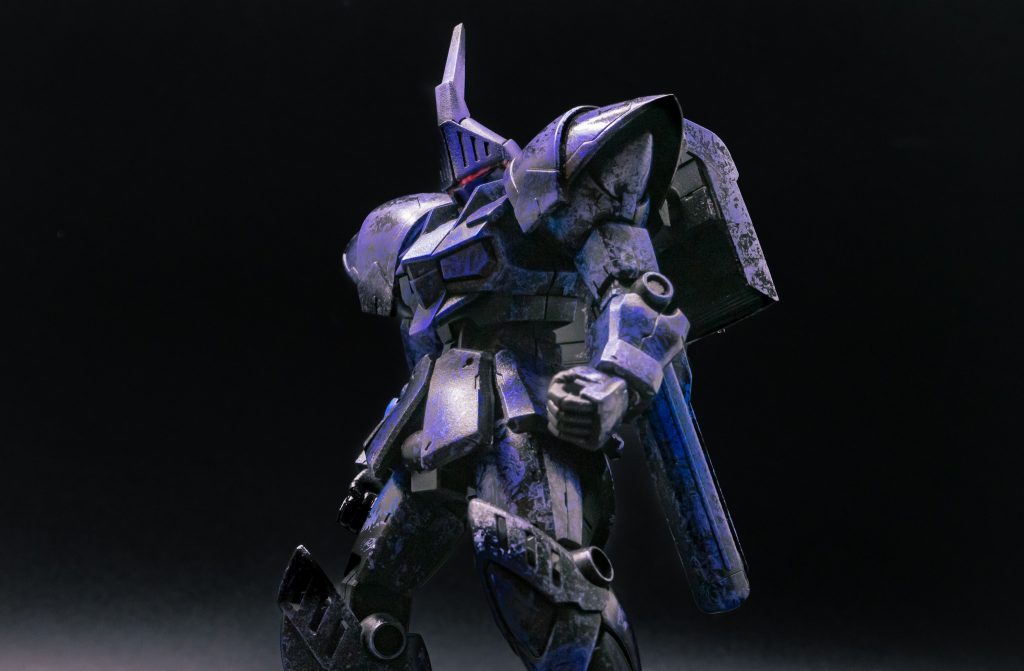 本体はラップ塗装。シルバーをペタペタした後にクリアブルー〜クリアパープルを色味を変えながらランダムに吹き重ね