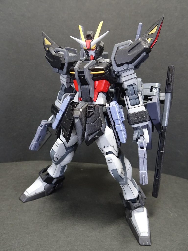 ## 正面
本体はストライクをベースに。
腰、胸、肩にノワールのパーツを
付けられるように改造。
バック換装でノワールに
戻せるようにしてます。