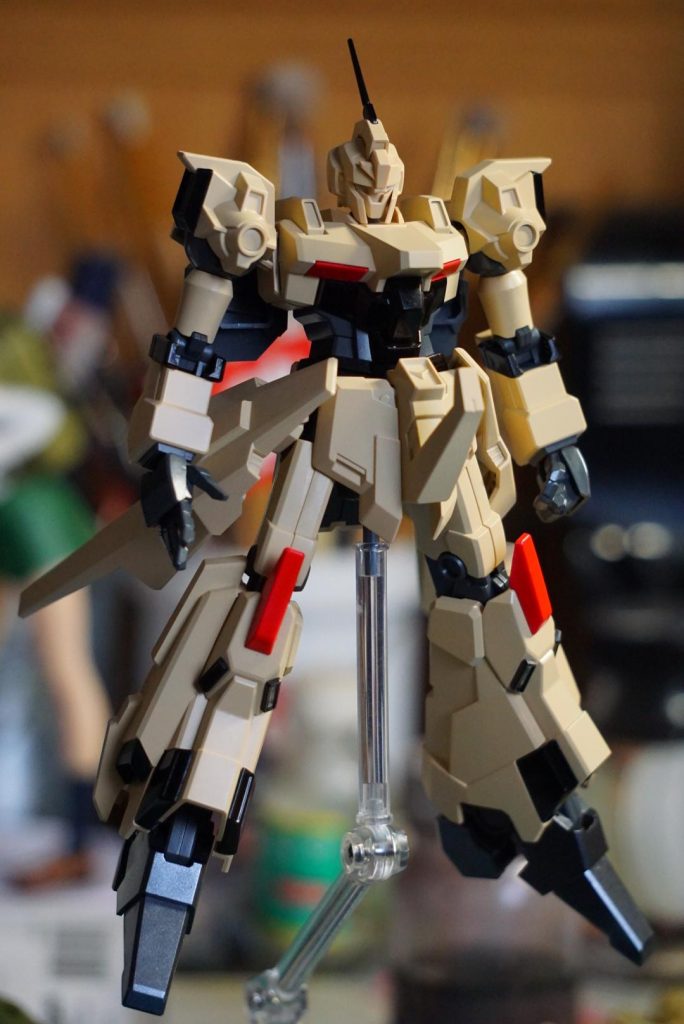 塗装で気を使ったのはメインのクリームっぽいカラーです。ホワイトをベースにサンディブラウン、ダークイエロー、純色イエローを少量ずつで調色しました。